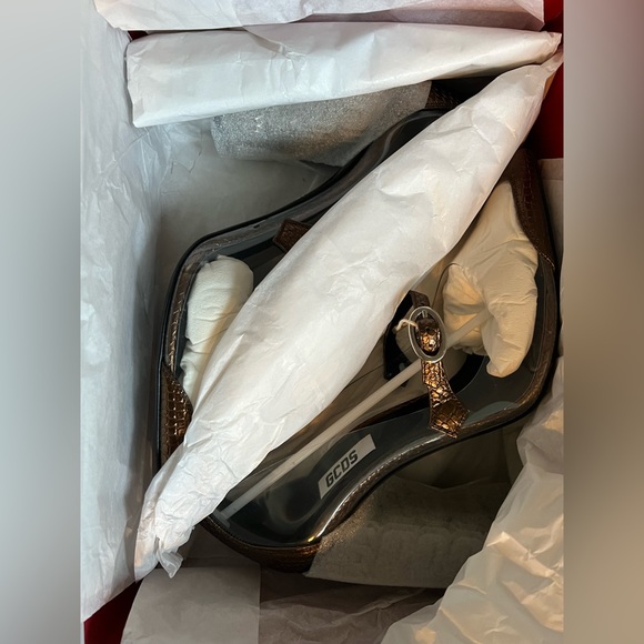 GCDS - BNIB GCDS pump. Size 39. - Picture 2 of 5